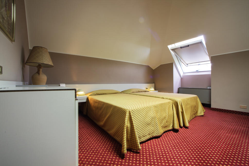 Hotel I Diamanti Garlasco Pokoj fotografie