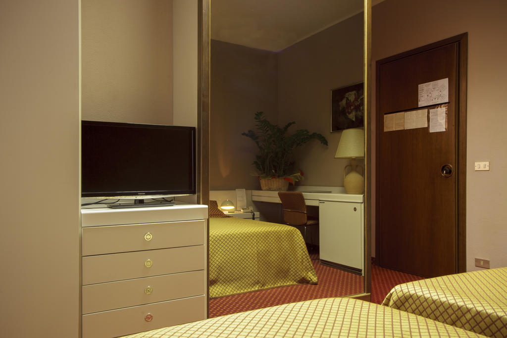 Hotel I Diamanti Garlasco Pokoj fotografie