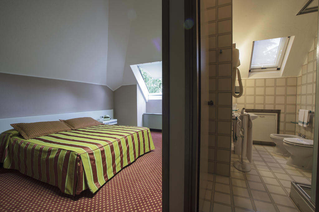 Hotel I Diamanti Garlasco Pokoj fotografie