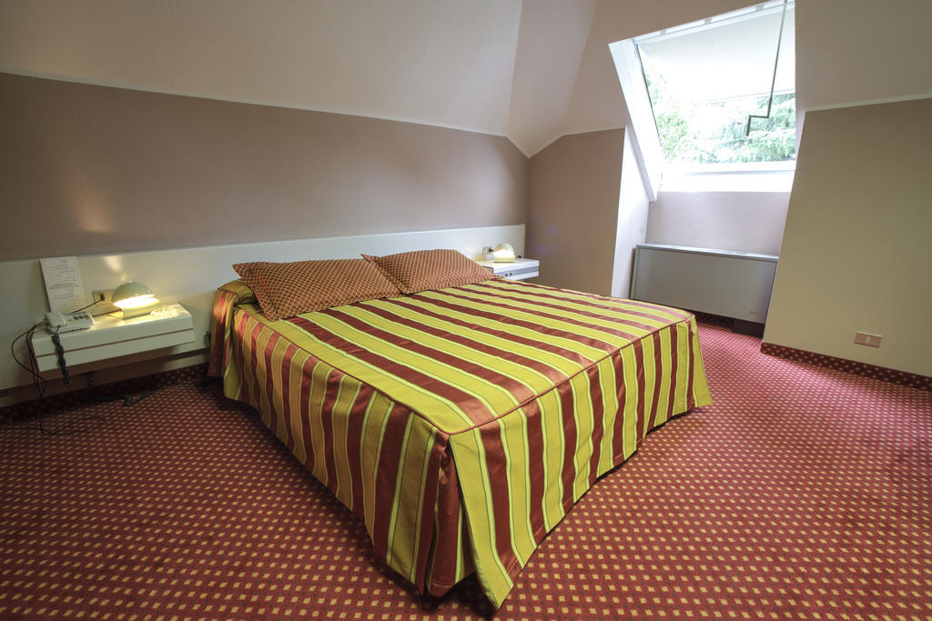 Hotel I Diamanti Garlasco Pokoj fotografie